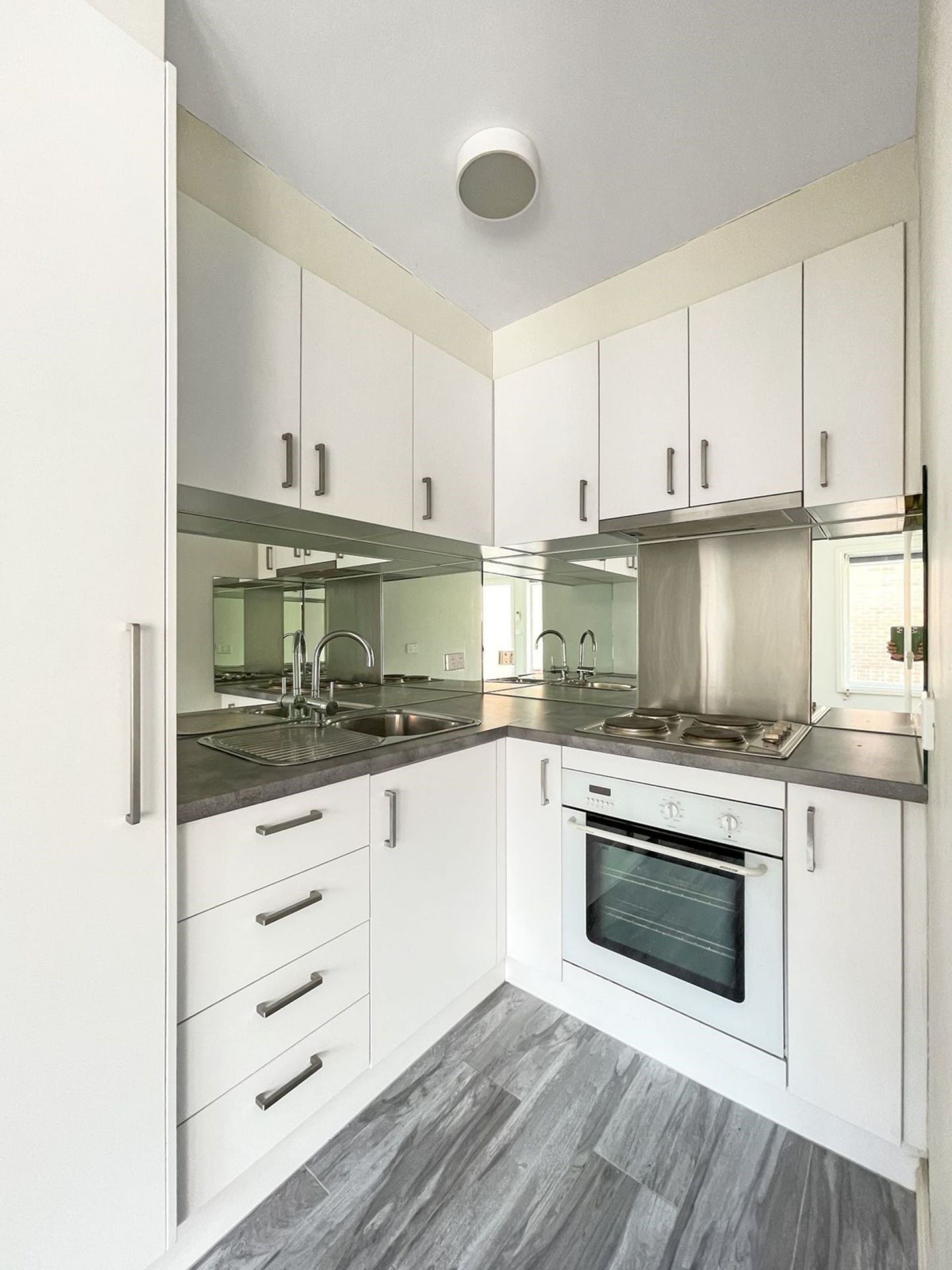 7/3 Smith Street, Thornbury - Thumbnail 2