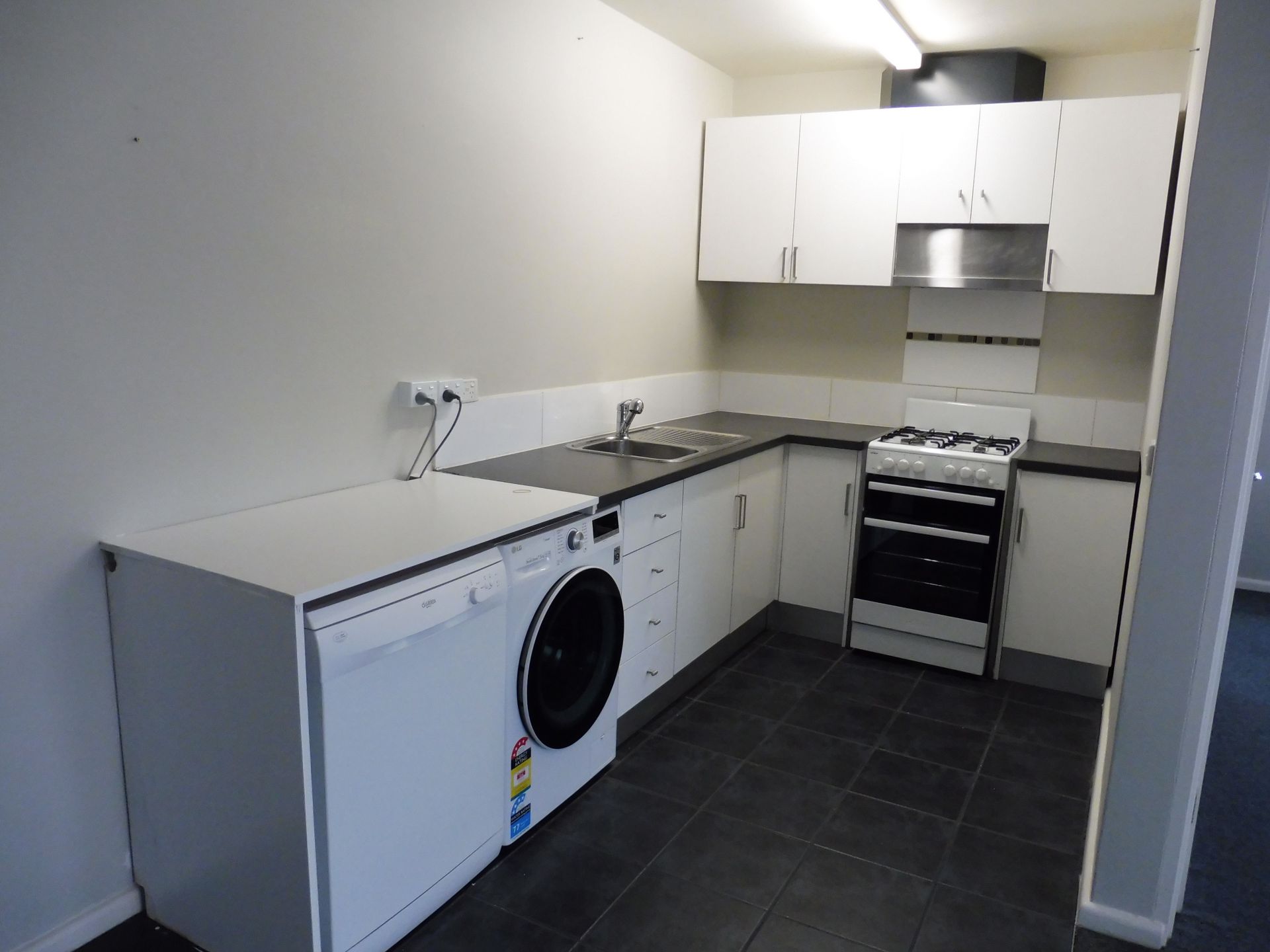 RENOVATED 1 BEDROOM UNIT