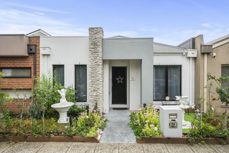 28 Zinnober Gardens, Epping