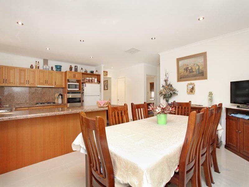 31 Goulburn Circuit, Caroline Springs - Thumbnail 5