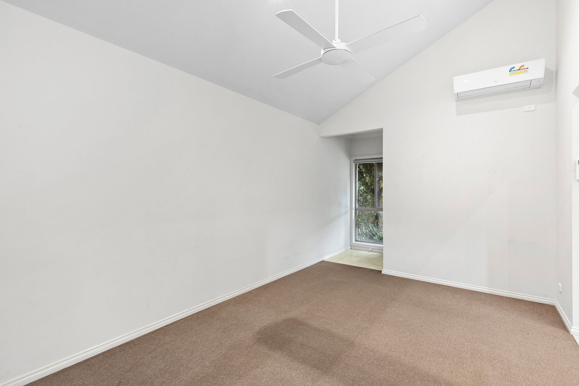Real Estate For Lease 1/5 Ridge Road Whittlesea , VIC
