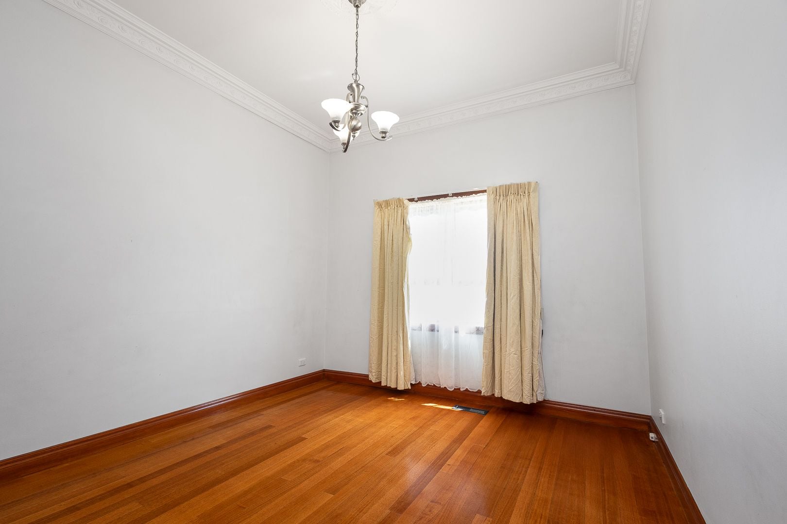 SPACIOUS 3 BEDROOM HOME IN PRIME PRESTON LOCATION