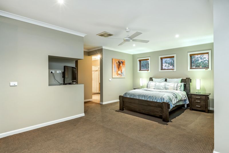 7 Clonandra Lane, Caroline Springs - Thumbnail 5