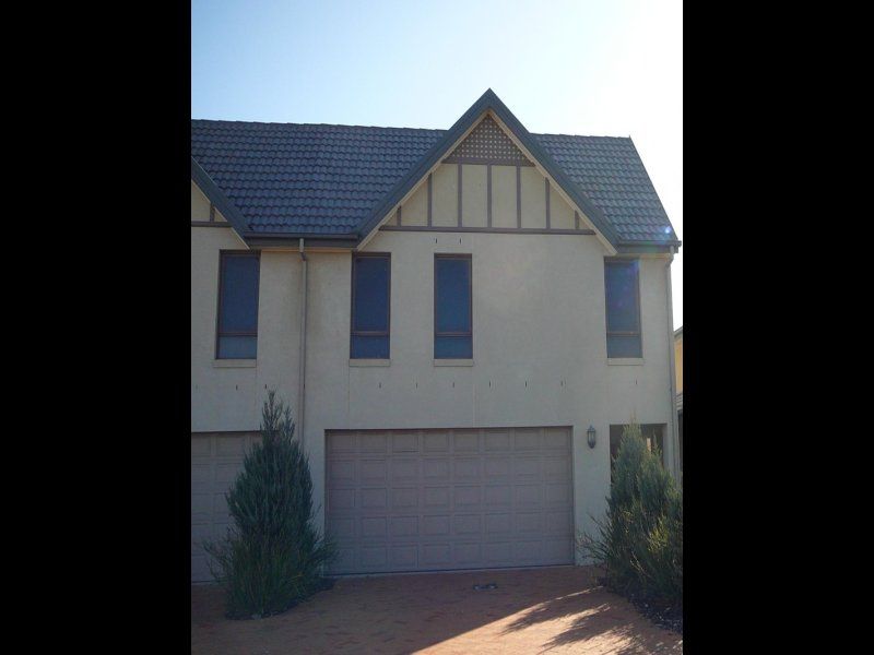 19/1 Greg Norman Drive, Sanctuary Lakes - Thumbnail 2