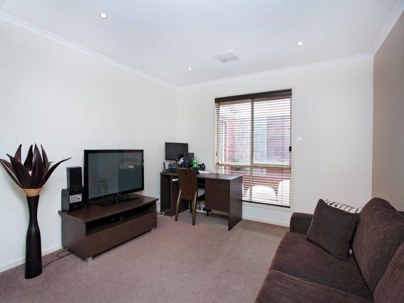 25 Klippel Way, Caroline Springs - Thumbnail 8