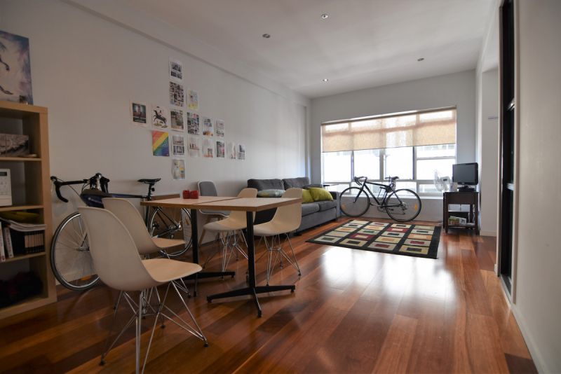 Art Deco Apartment on Queen Street...