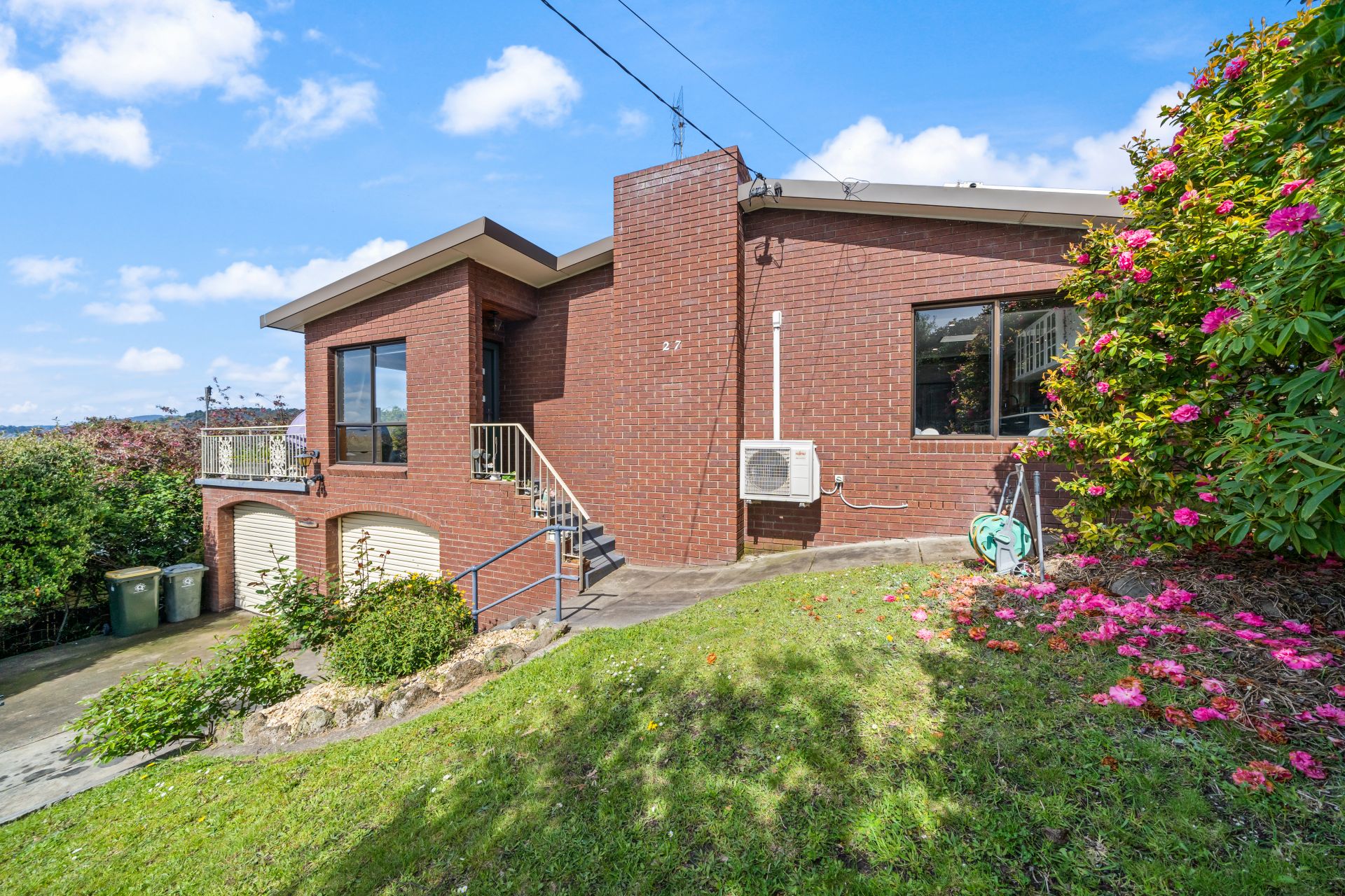 27 Kinarra Crescent, Chigwell 4one4 Property Co