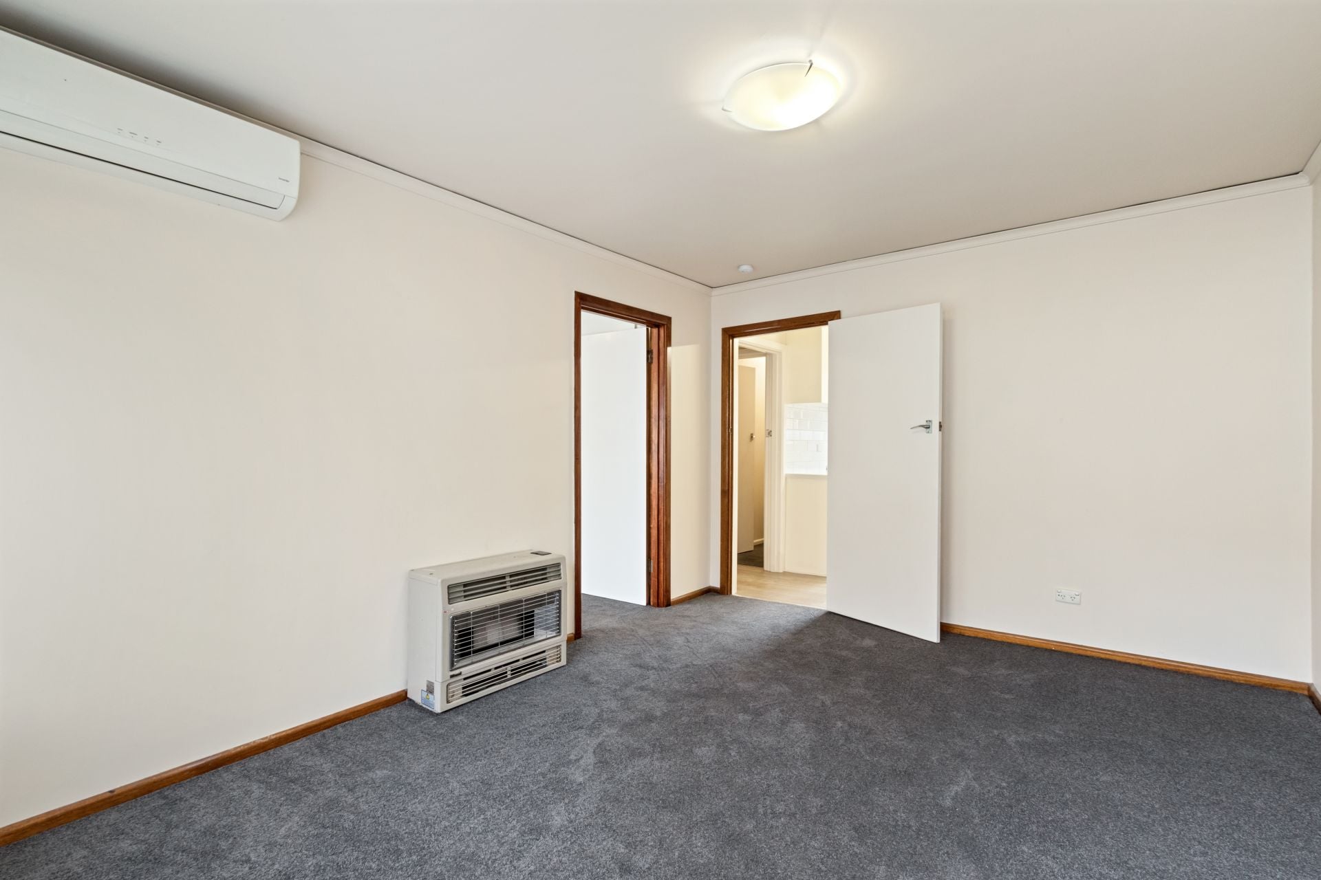 RENOVATED UNIT FOR LEASE!