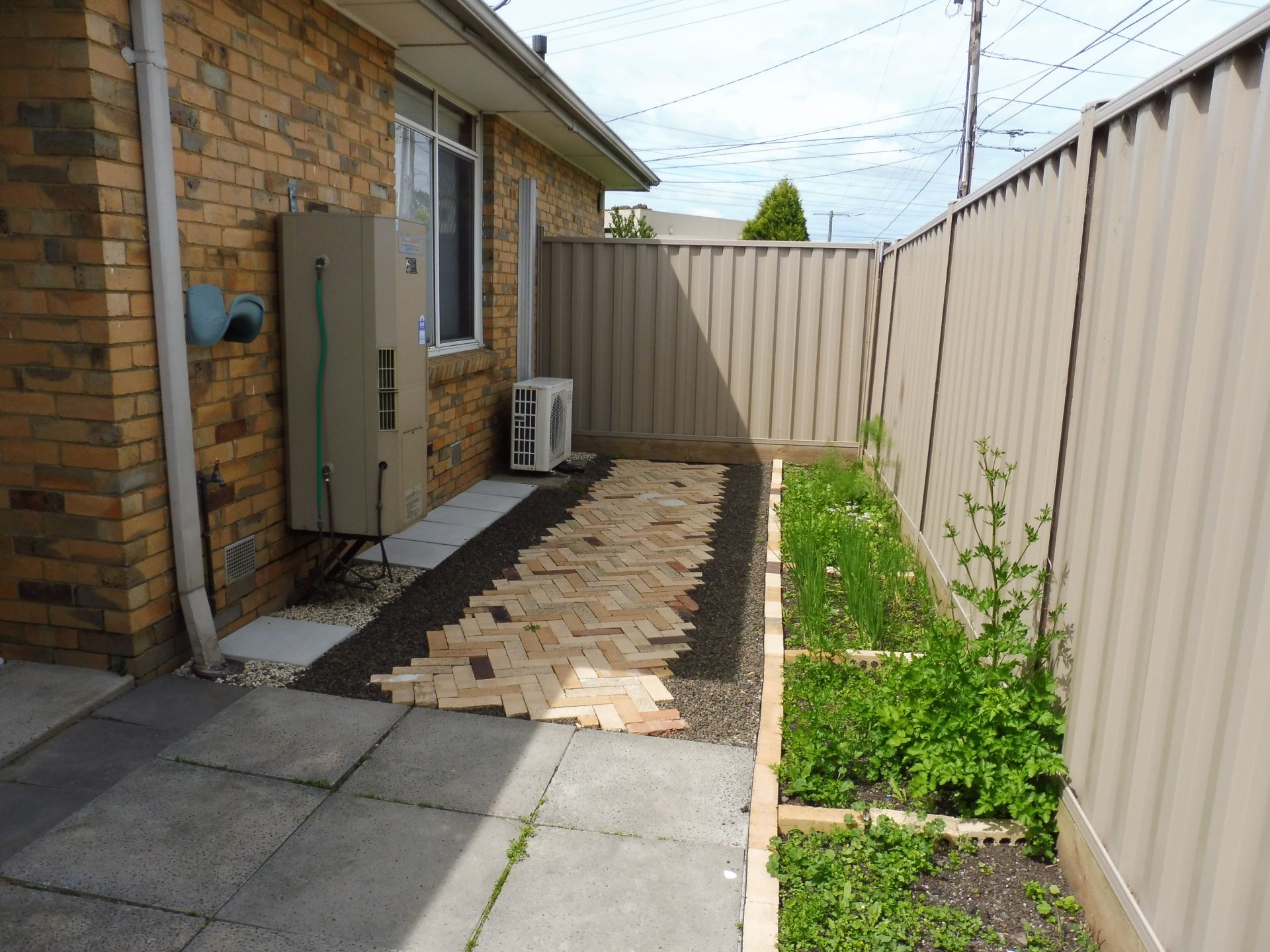 LOW MAINTENANCE PROPERTY IN AN IDEAL LOCATION