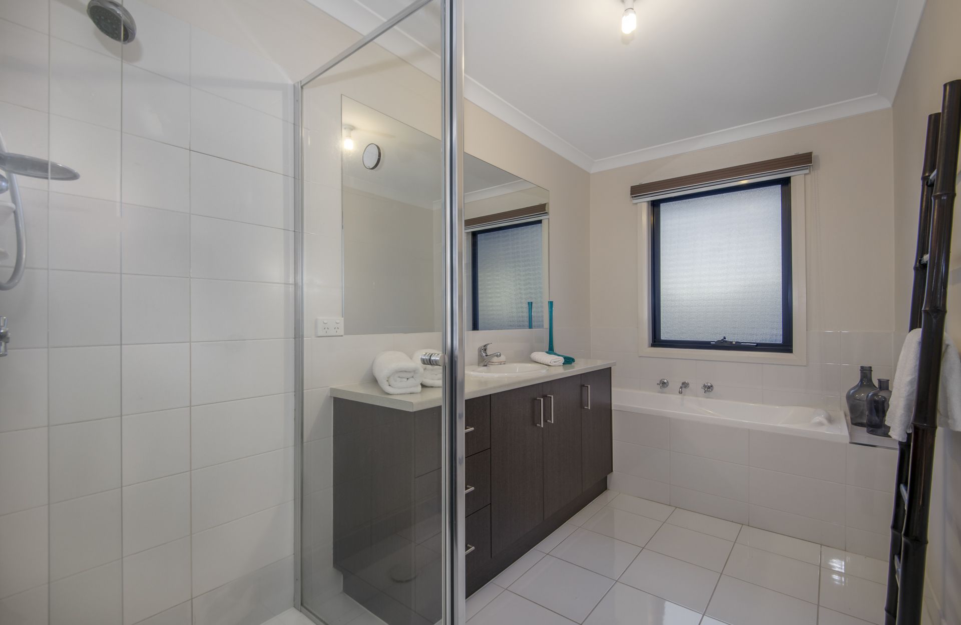 GREAT FAMILY HOME  - DUAL CORNER ACCESS