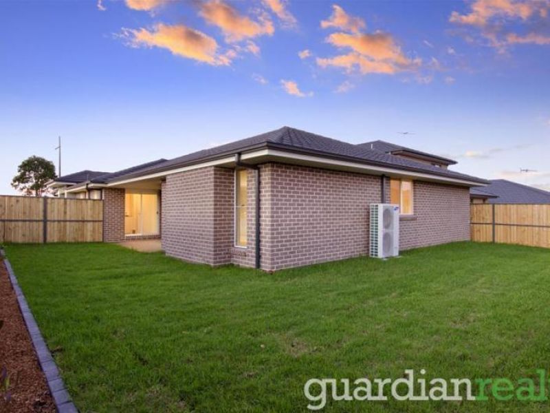 31 Estuary Crescent, The Ponds - Thumbnail 4