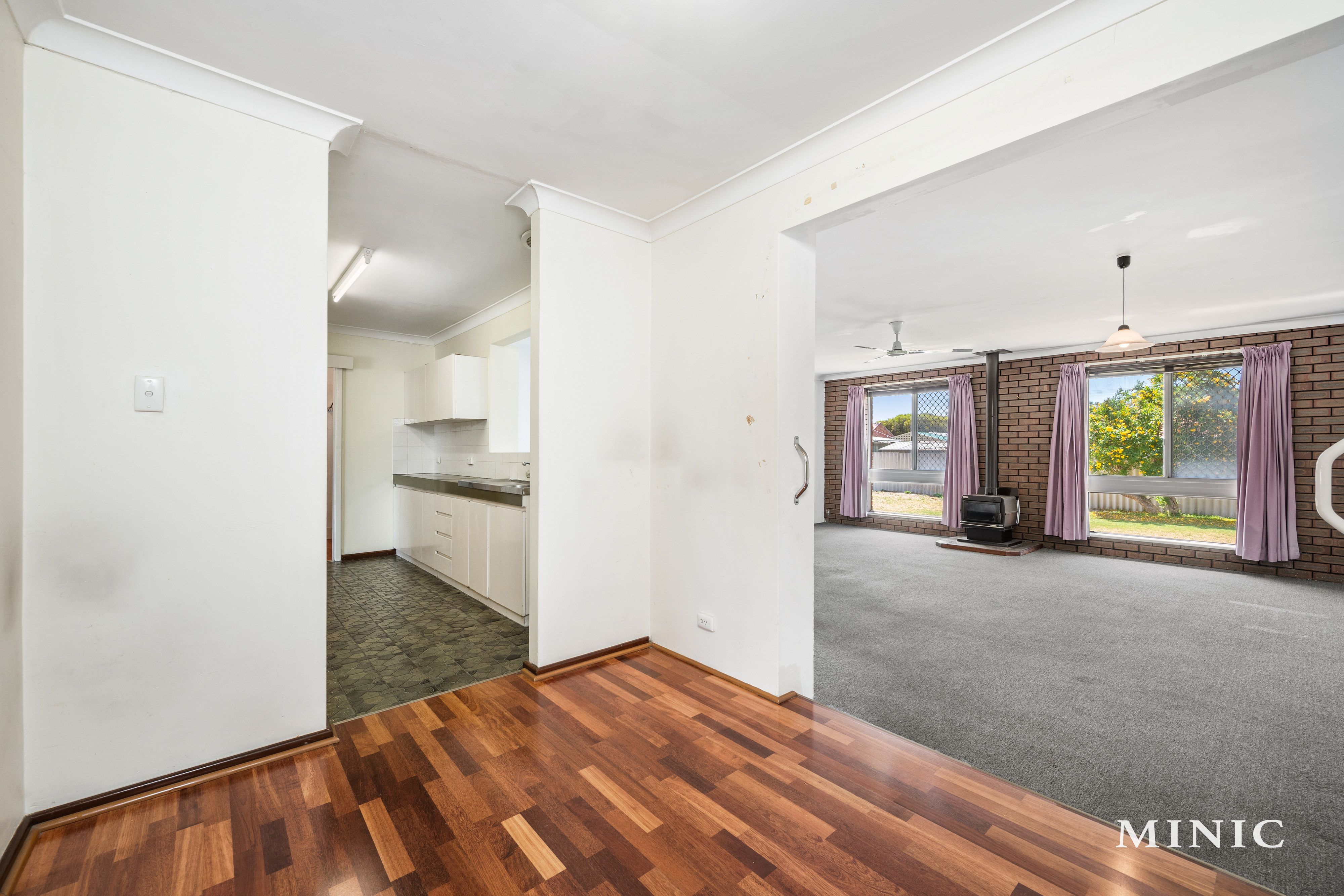 Real Estate For Sale 33 Glencairn Way Parkwood , WA