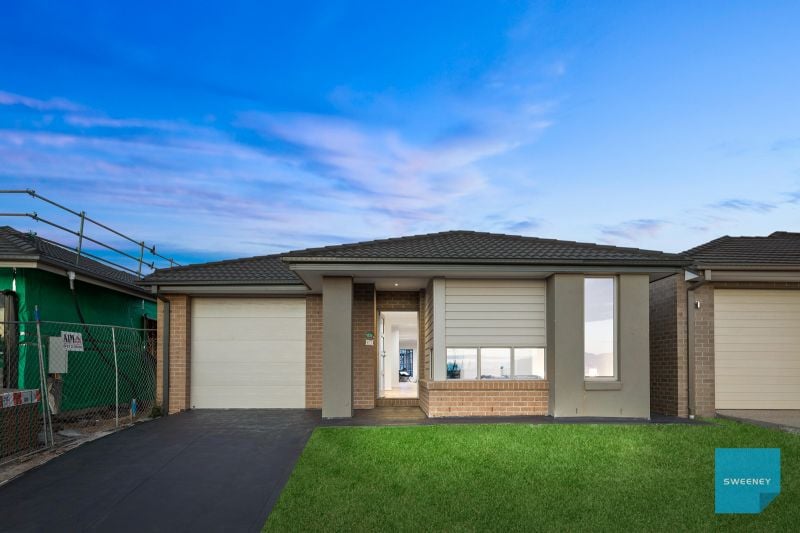 28 Lagoon Drive, Aintree - Thumbnail 2