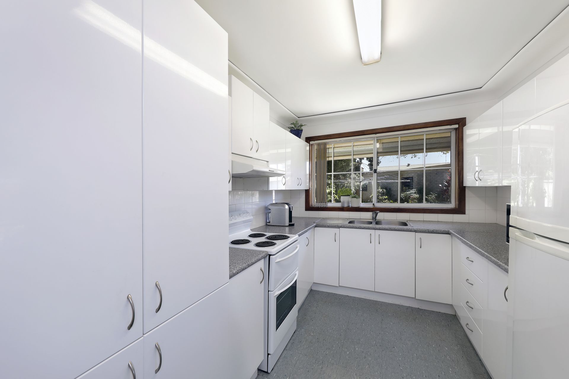 5 Deakin Place, Kirrawee, Kirrawee - Thumbnail 4