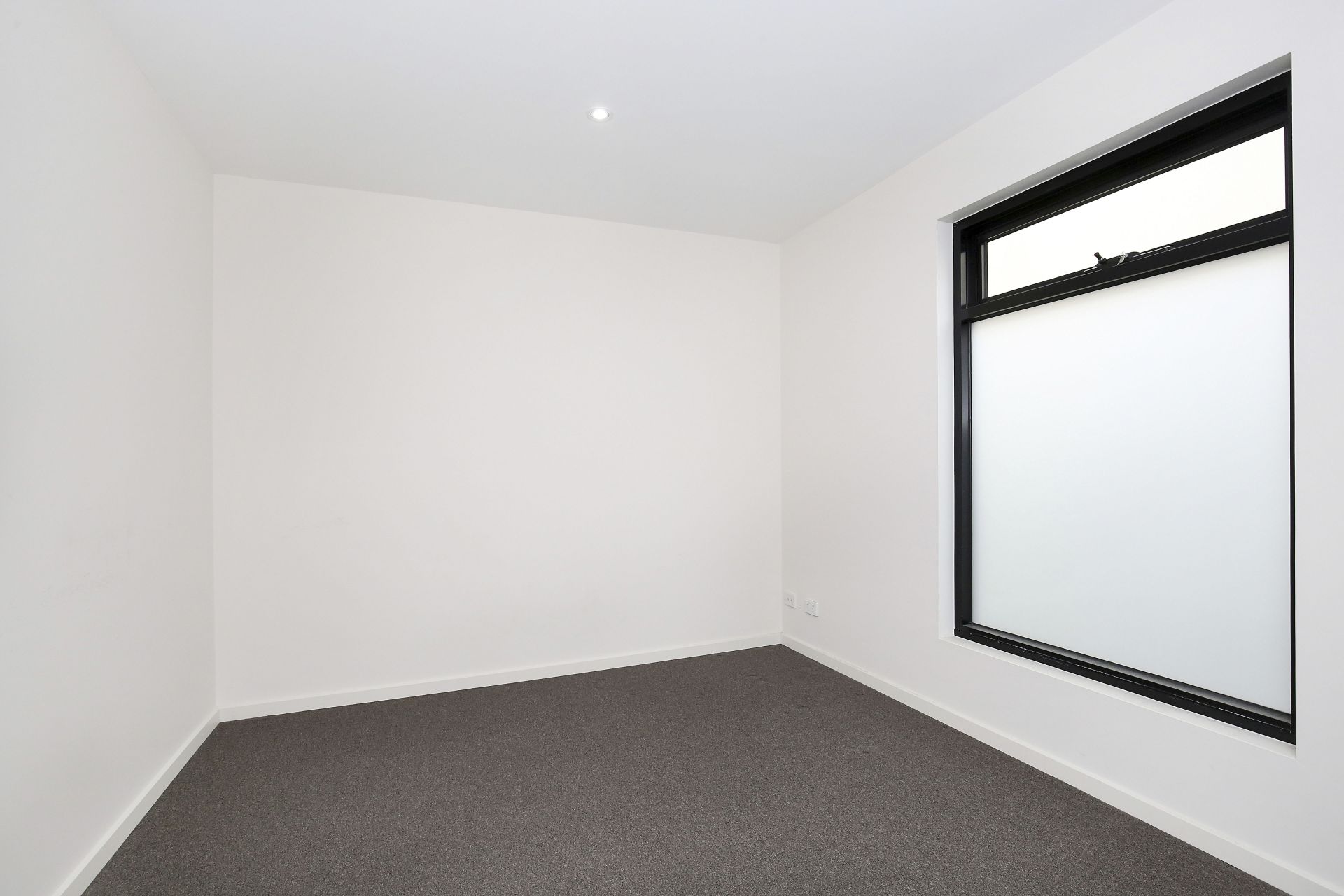 ATTRACTIVE OFFICE WITH EXPOSURE!
