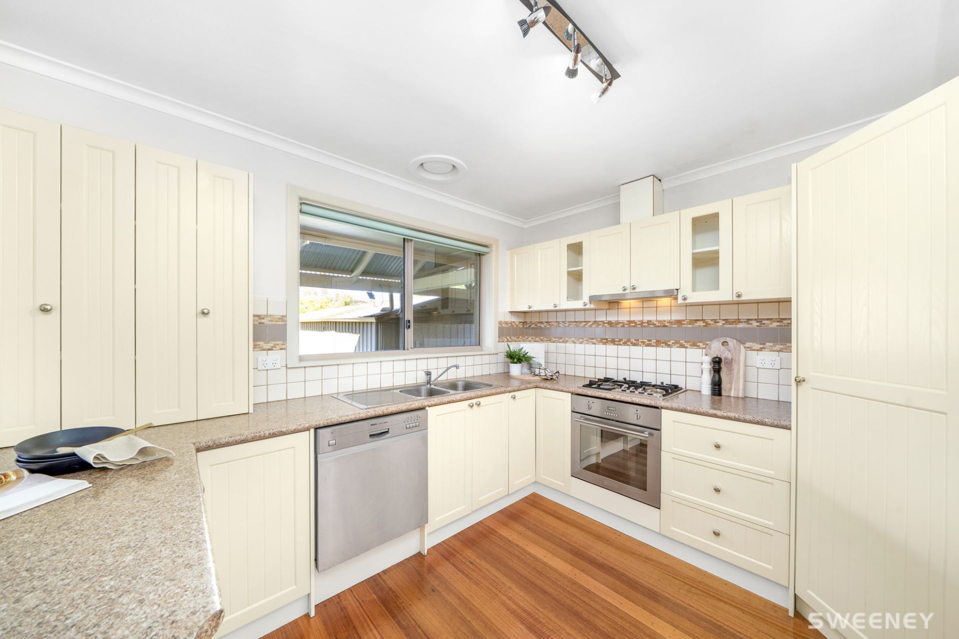 8 Waters Drive, Seaholme - Thumbnail 3