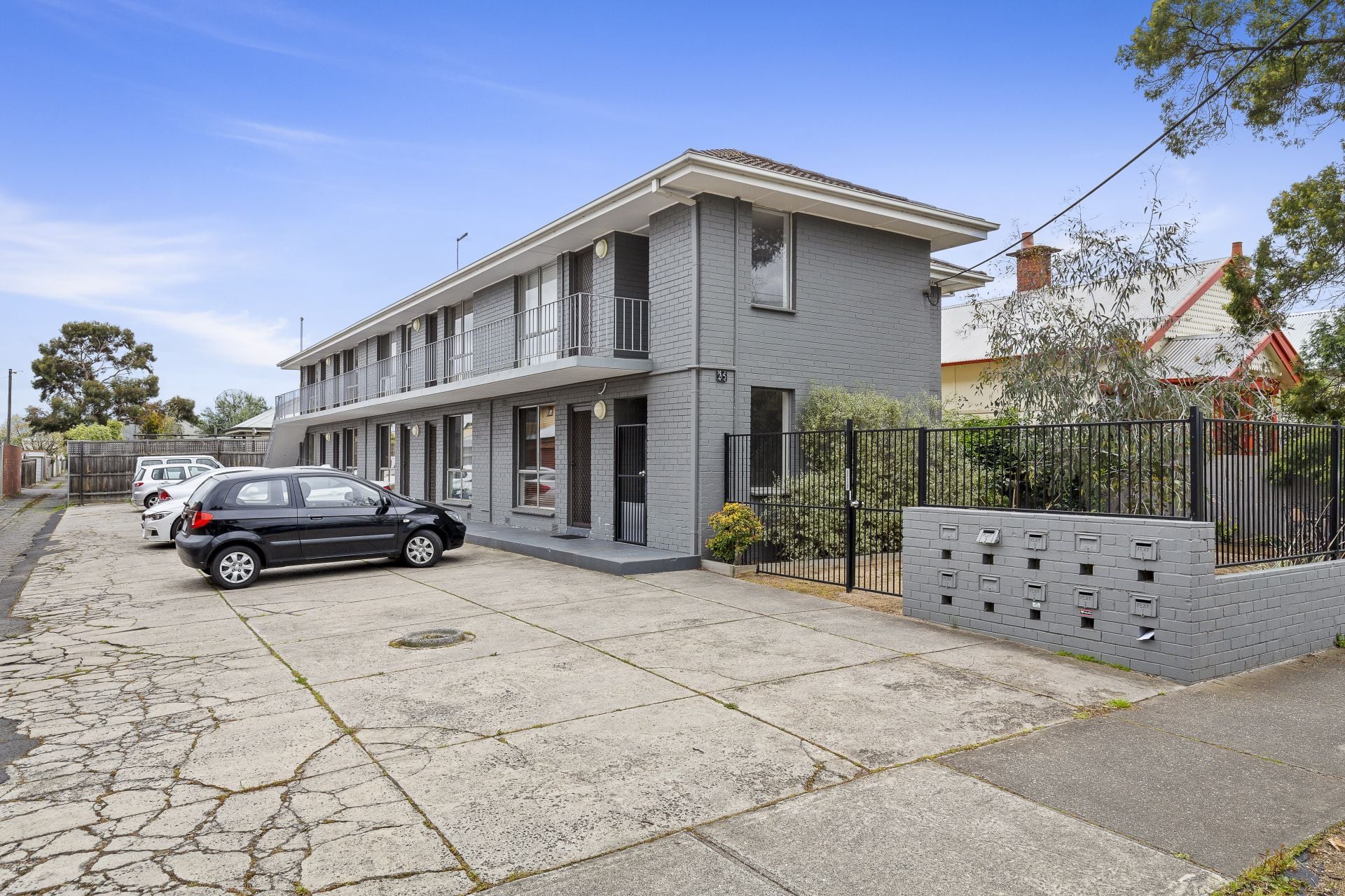 Minutes From Croxton Station & High Street!