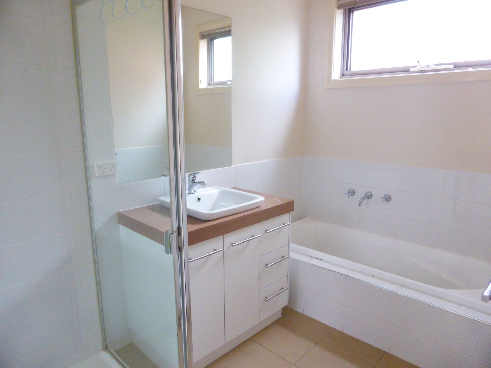 Updated Villa Style Unit - Very Spacious!