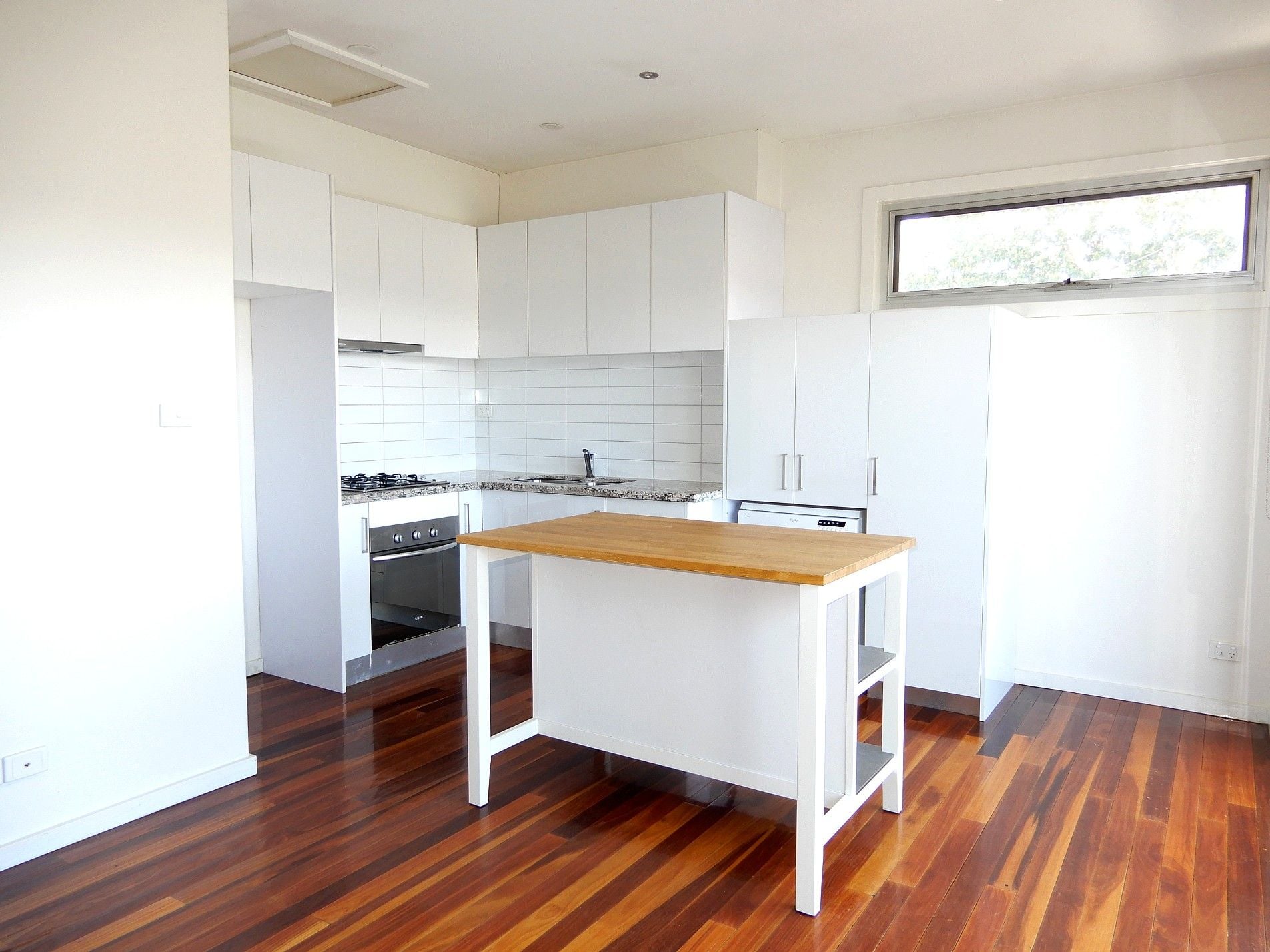 A Stunning townhouse in a Central Location!