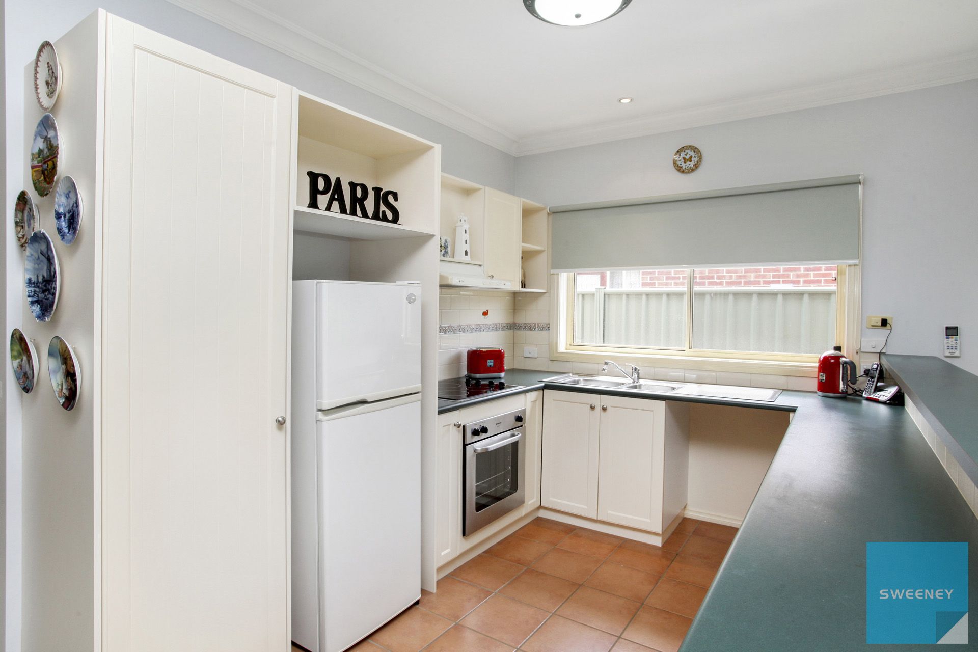 24 Hepburn Way, Caroline Springs - Thumbnail 4