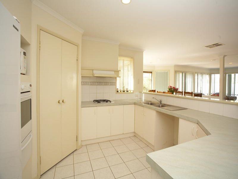 24 Andrew Chirnside, Seabrook - Thumbnail 8