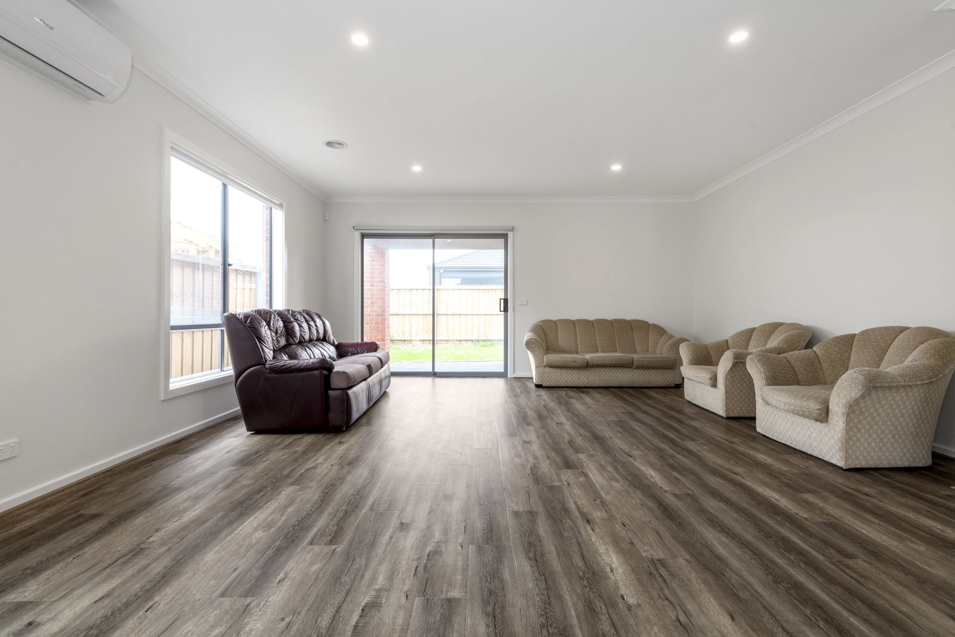 WALKING DISTANCE TO AURORA VILLAGE & HARVEST HOME PRIMARY SCHOOL