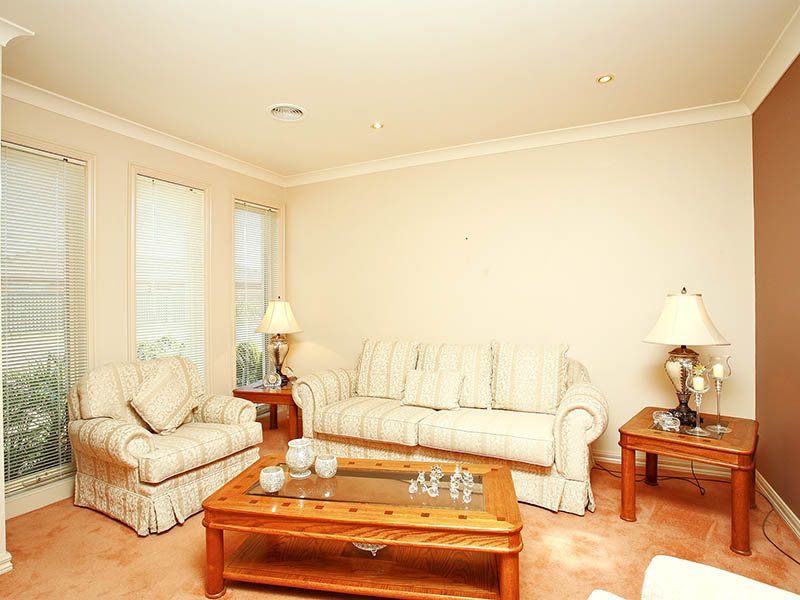 73 Grampians Way, Caroline Springs - Thumbnail 4