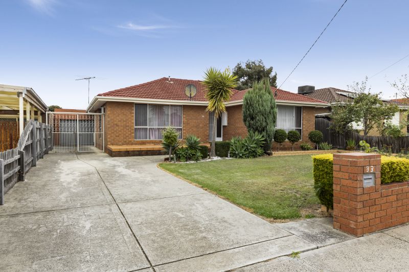 33 Rochester Drive, Thomastown