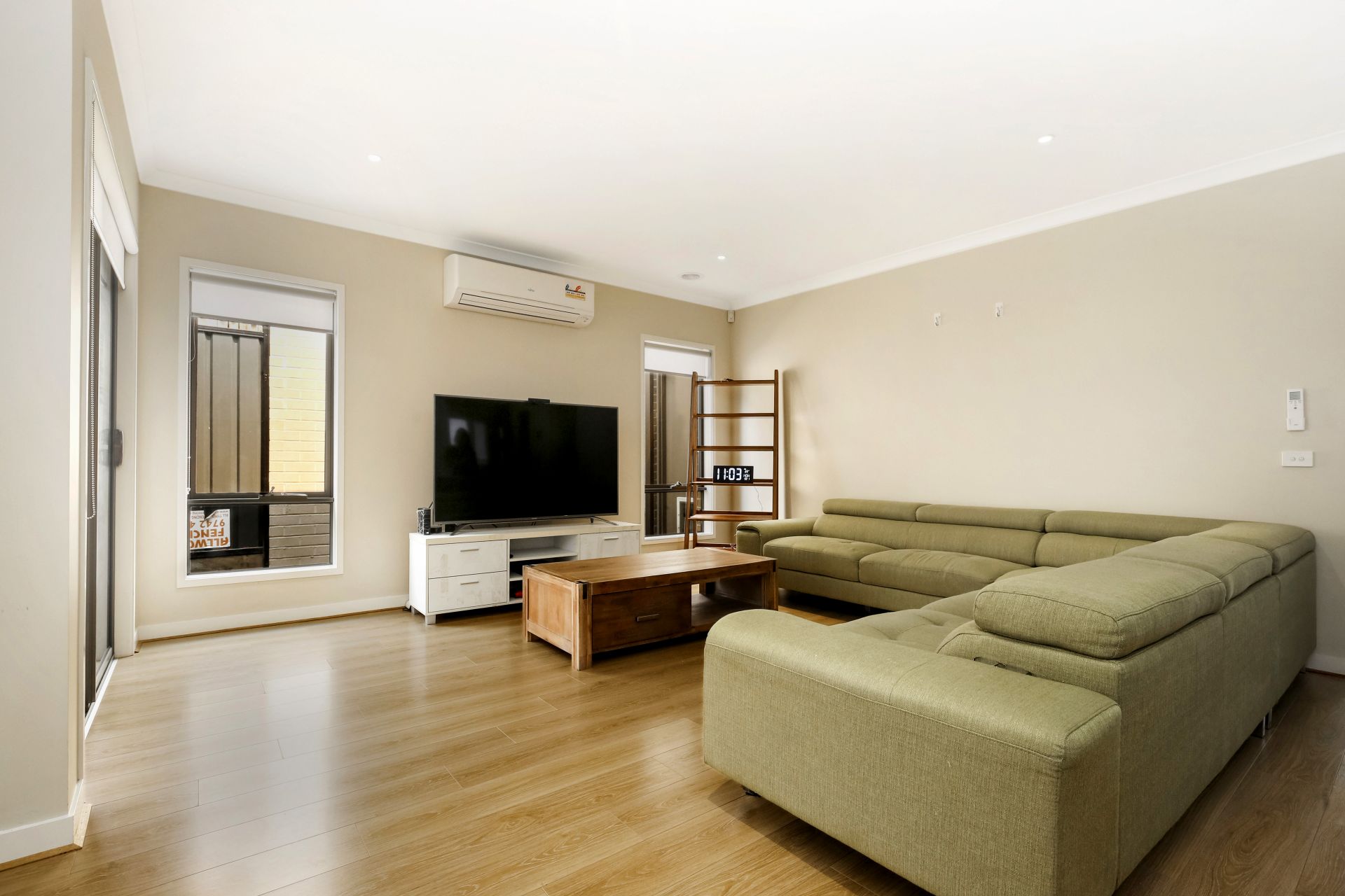 SPECTACULAR FAMILY HOME IN MERNDA!!!