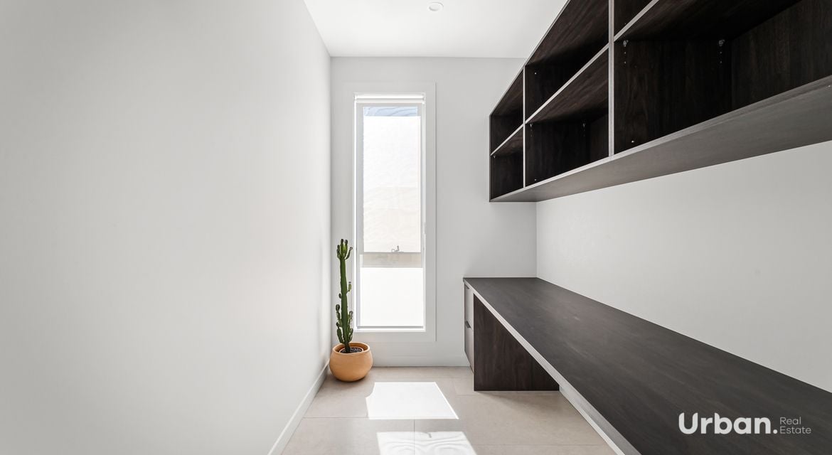 Colebee 1 Woodhall Close