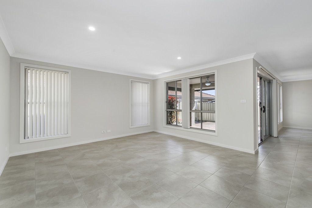1/18 Reliance Crescent, LAURIETON NSW 2443