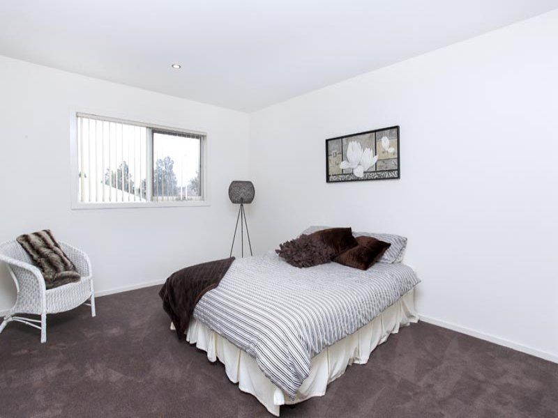 1/5-9 Strathvea Lane, Caroline Springs - Thumbnail 8
