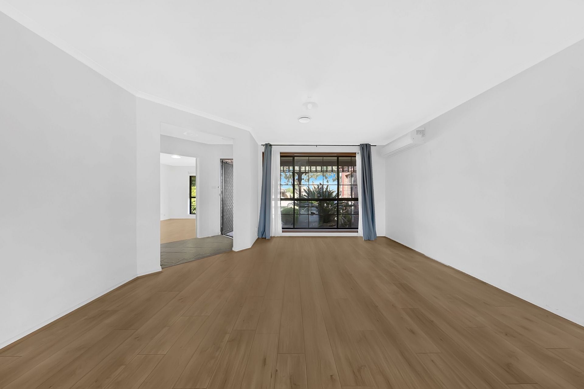 FAMILY HOME IN GREAT LOCATION!
