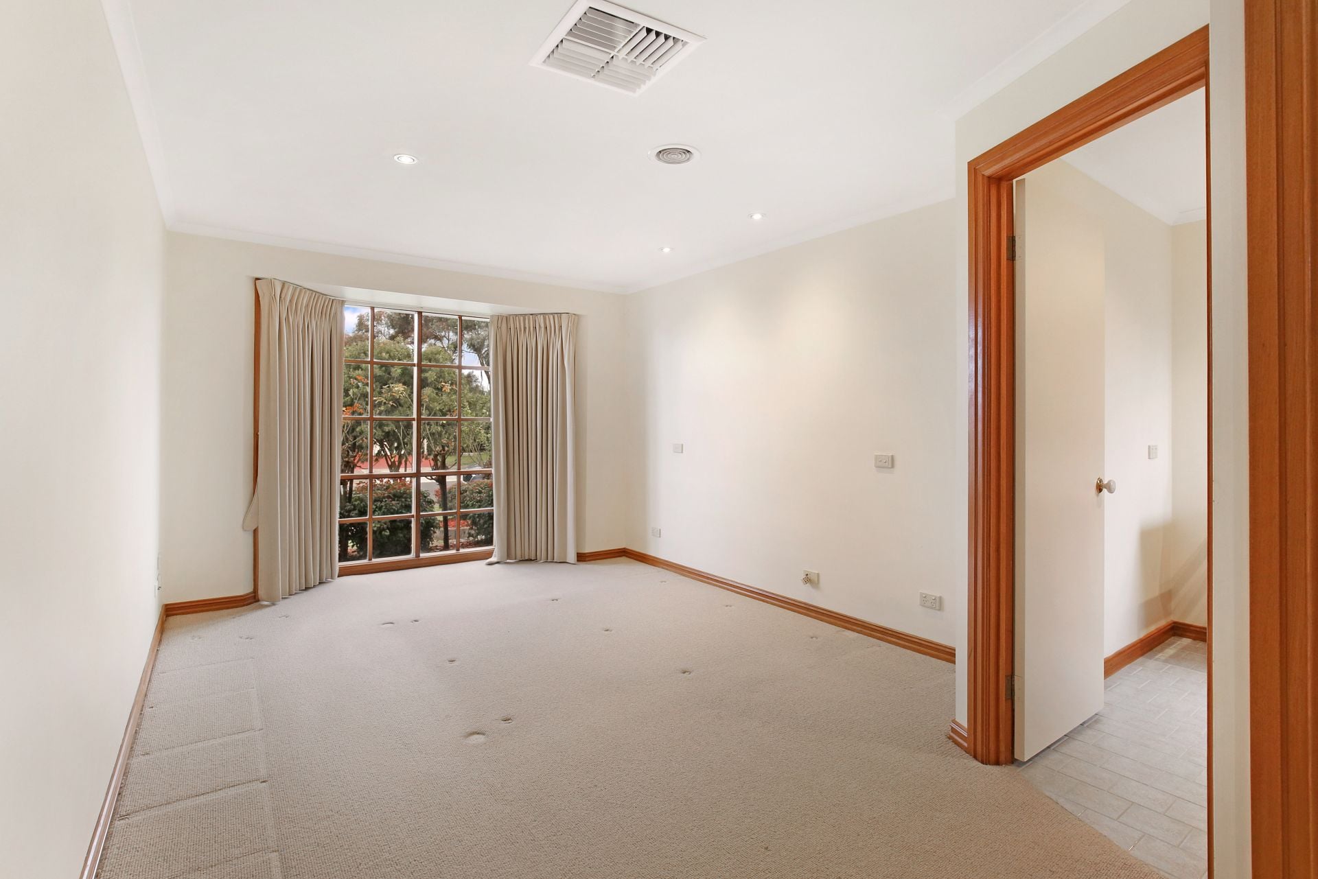 Lovely & Spacious Family Home