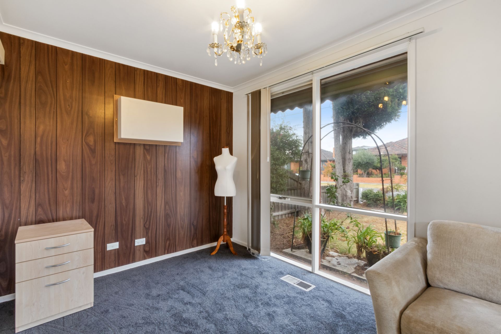 Spacious House plus Studio!