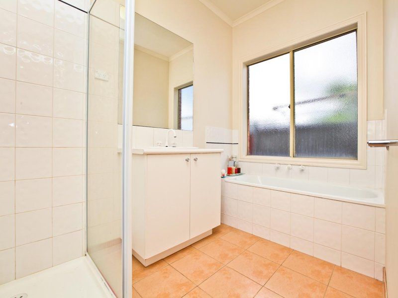 19 Streeton Avenue, Caroline Springs - Thumbnail 6