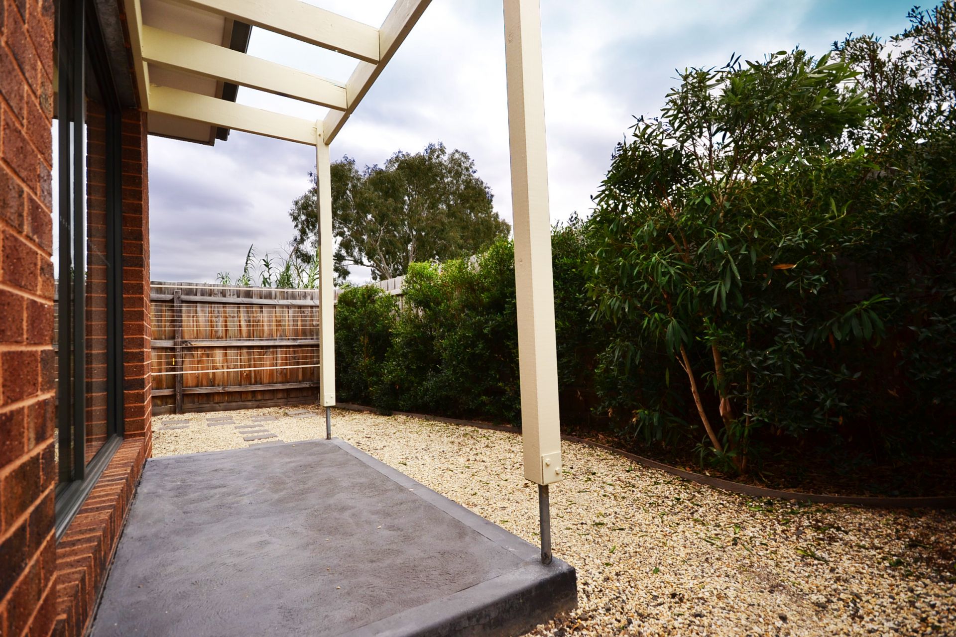 MODERN ELEGANCE WITH A WARM, INVITING AMBIANCE