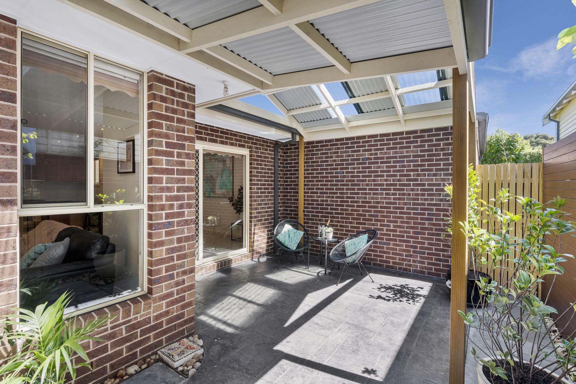 PRIME LOCATION , BEACONSFIELD GEM