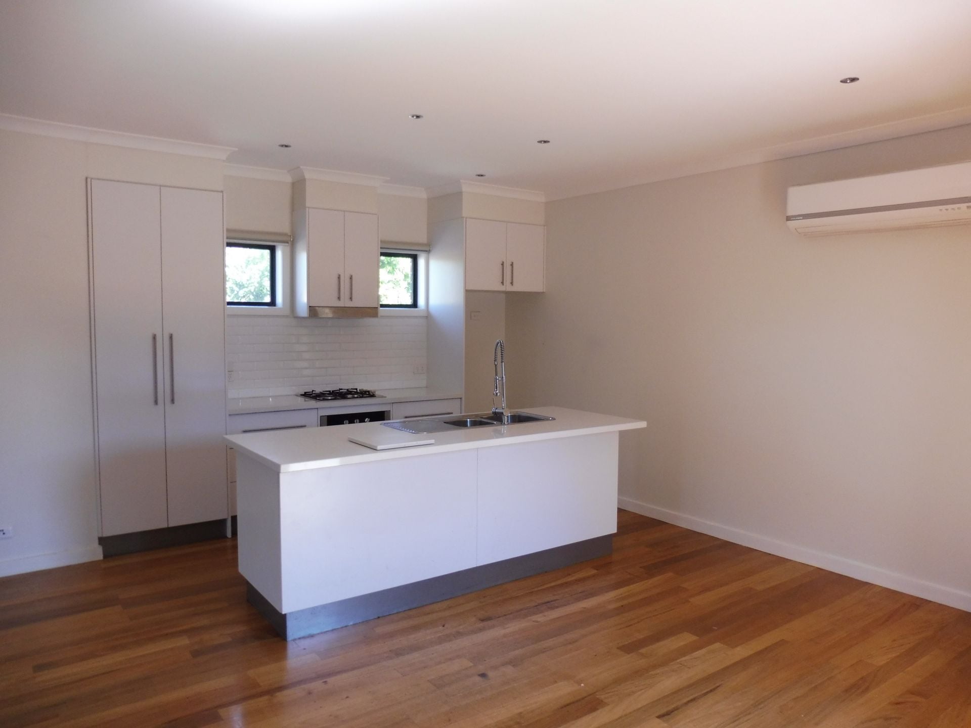 PRIME LOCATION & CLOSE TO ALL AMENITIES