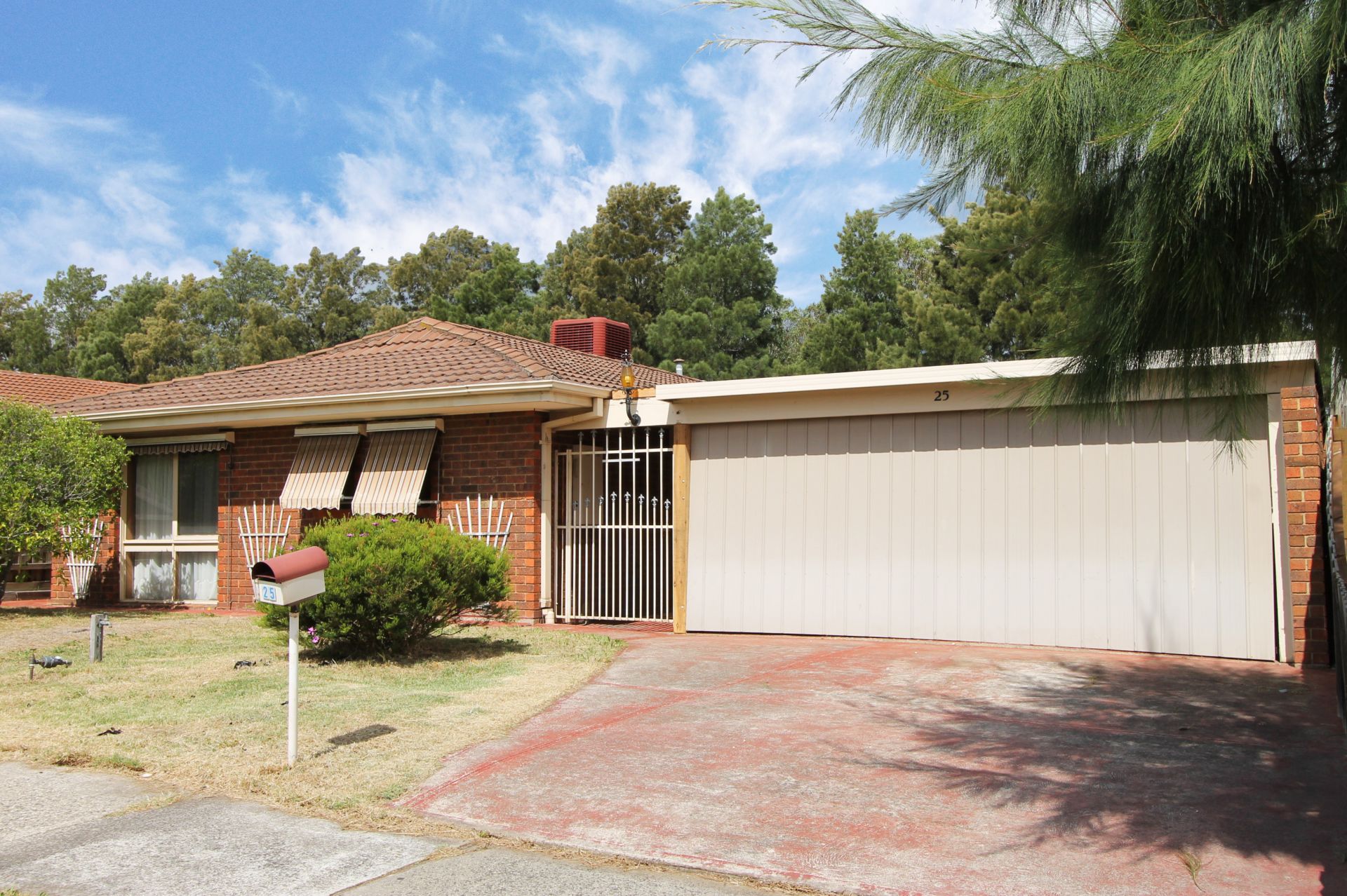 TRULY SPACIOUS 3 BEDROOM + STUDY (OR 4TH BEDROOM) HOME WITH HUGE RUMPUS ROOM!
