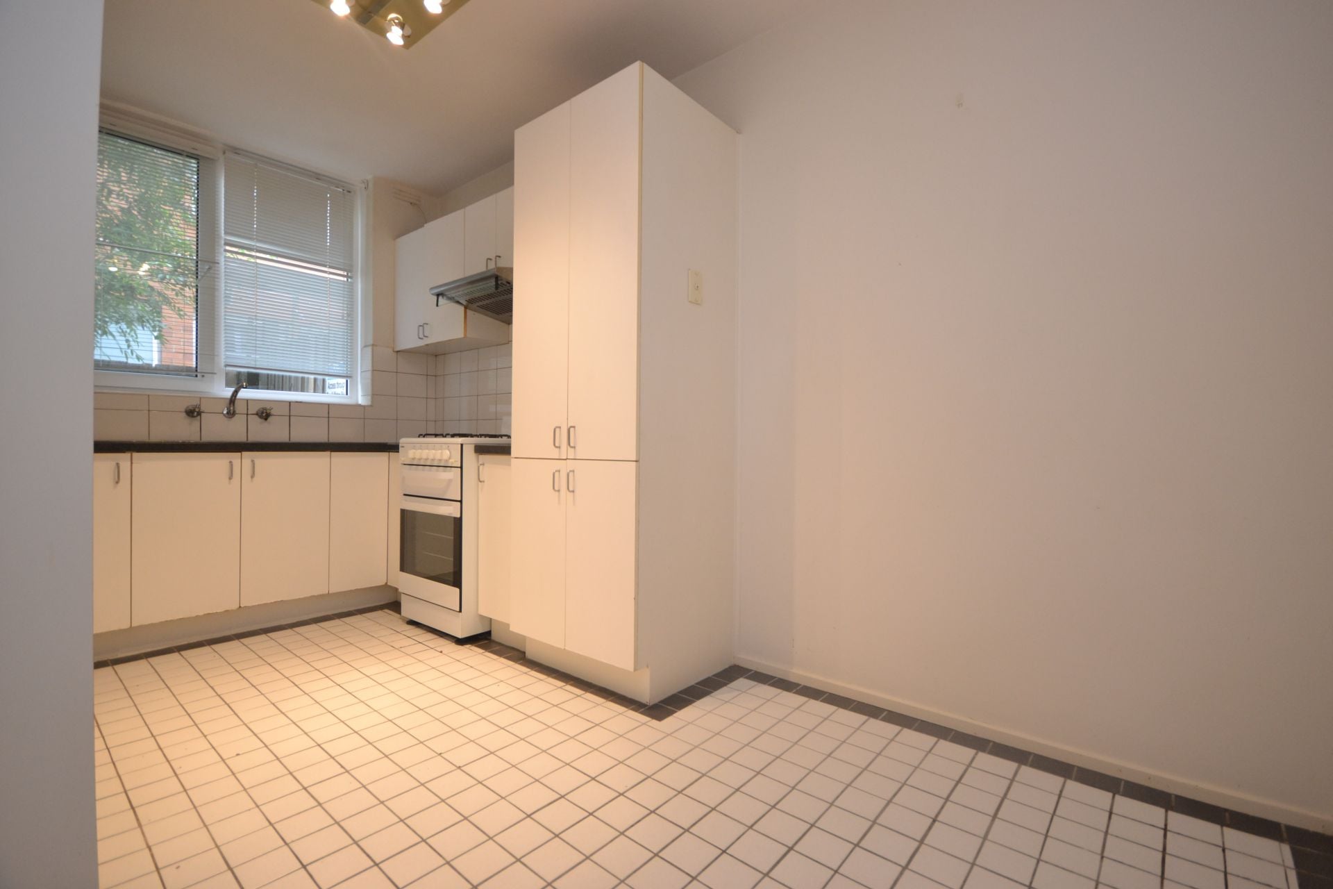 LIGHT, BRIGHT, AND CONVENIENTLY LOCATED!