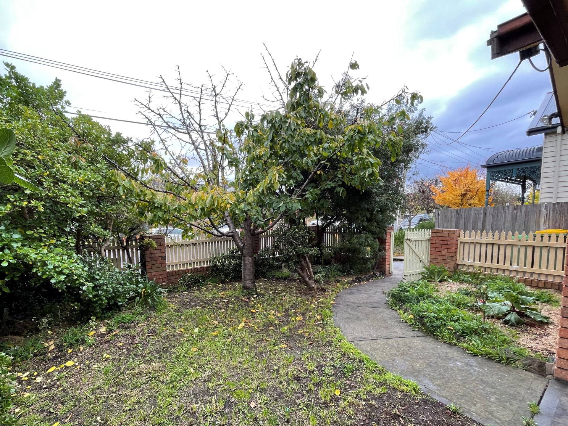 Charming Unit in an Ideal Location!