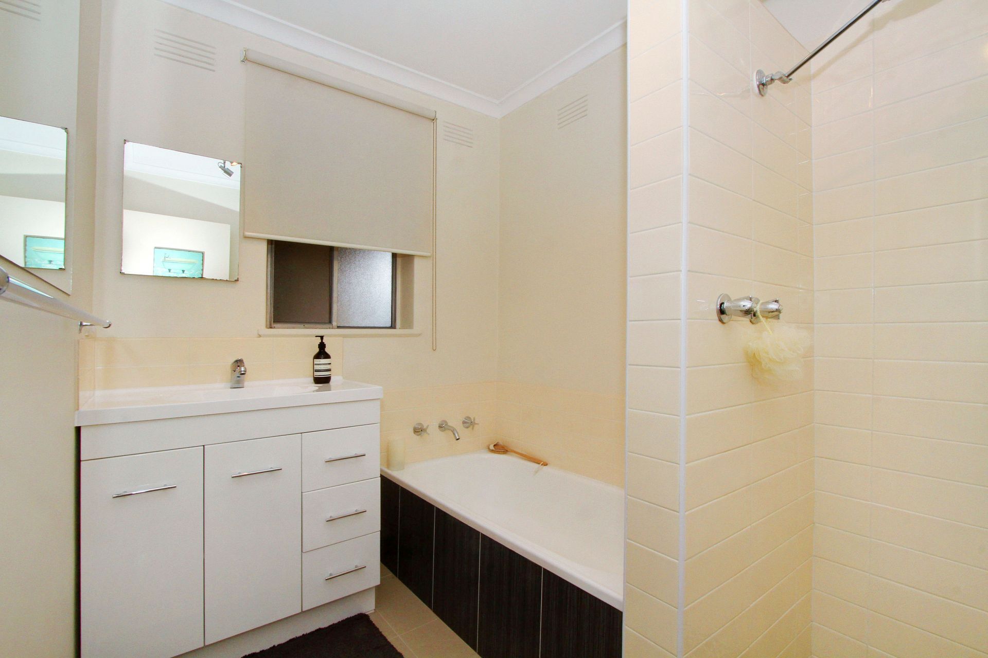UPDATED EXCELLENCE IN A SUPERB LOCATION