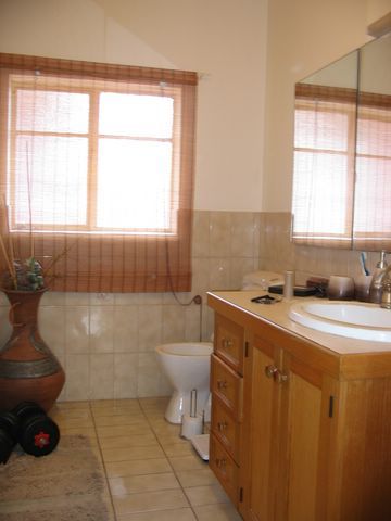 Perfect Location! 2 Bedroom in heart of Ivanhoe