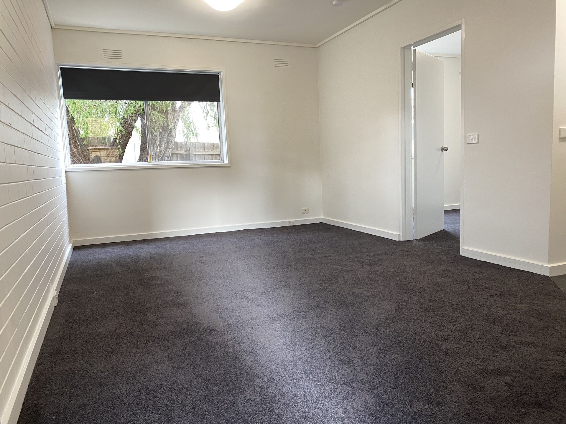 Refurbished 1 Bedroom Unit!!!