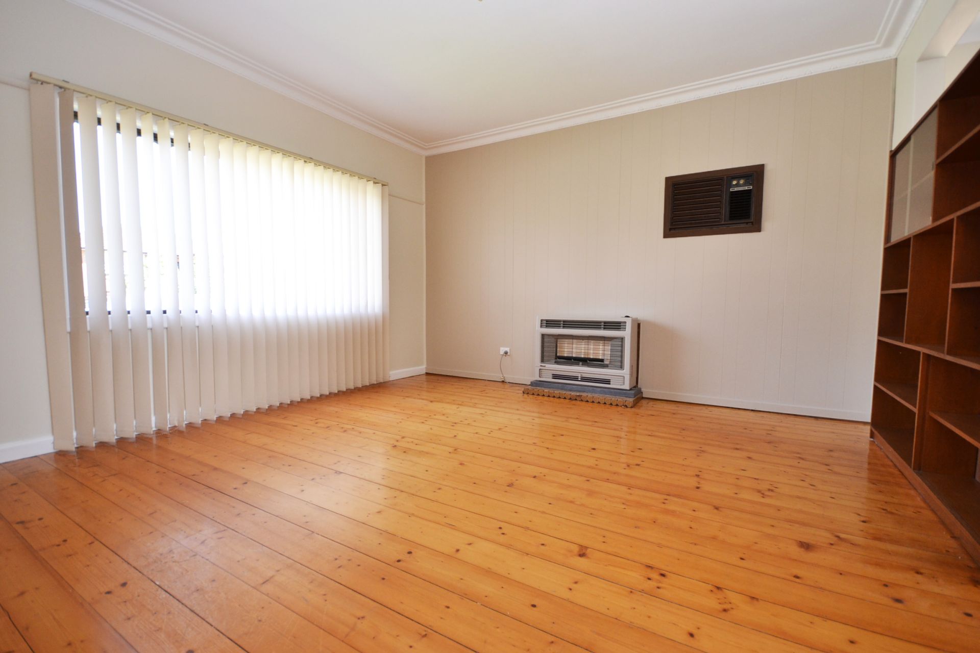 FABULOUS LOCATION & PRICED TO PLEASE