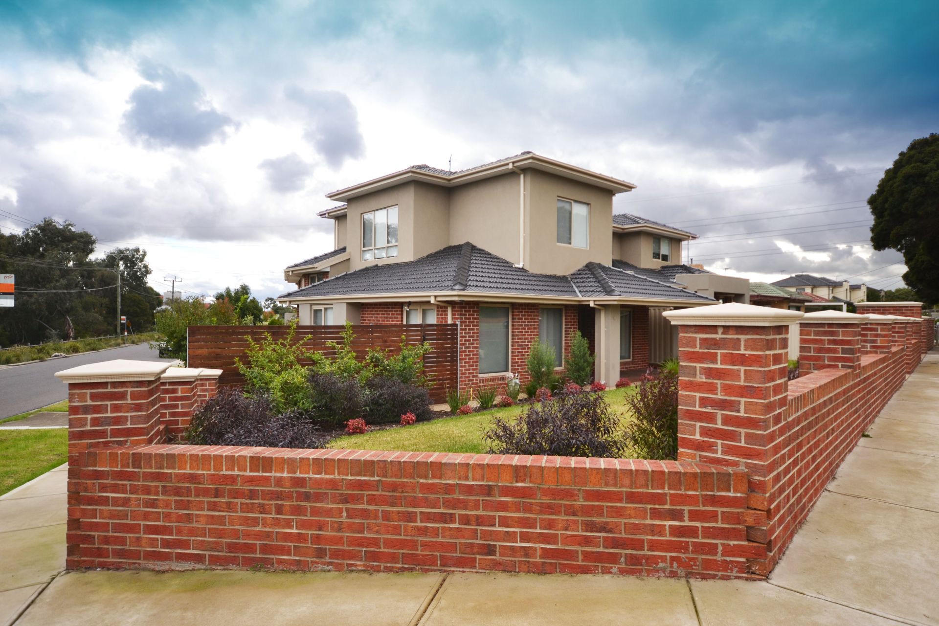 CONTEMPORARY DELIGHT – THE EPITOME OF ELEGANCE OVERLOOKING PARKLANDS