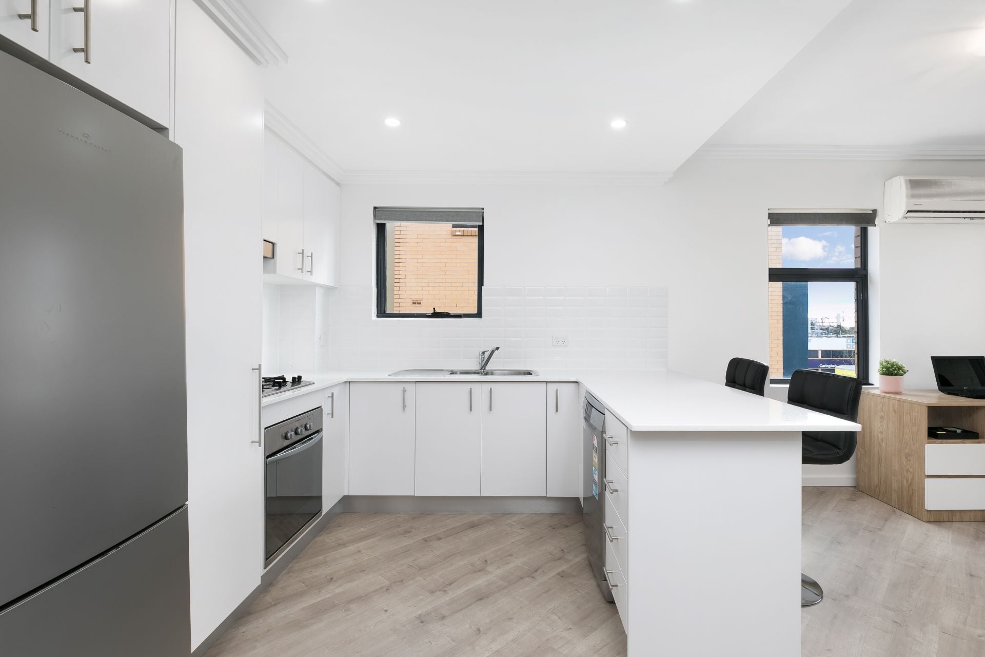 510/296-300 Kingsway, CARINGBAH, Caringbah - Thumbnail 2