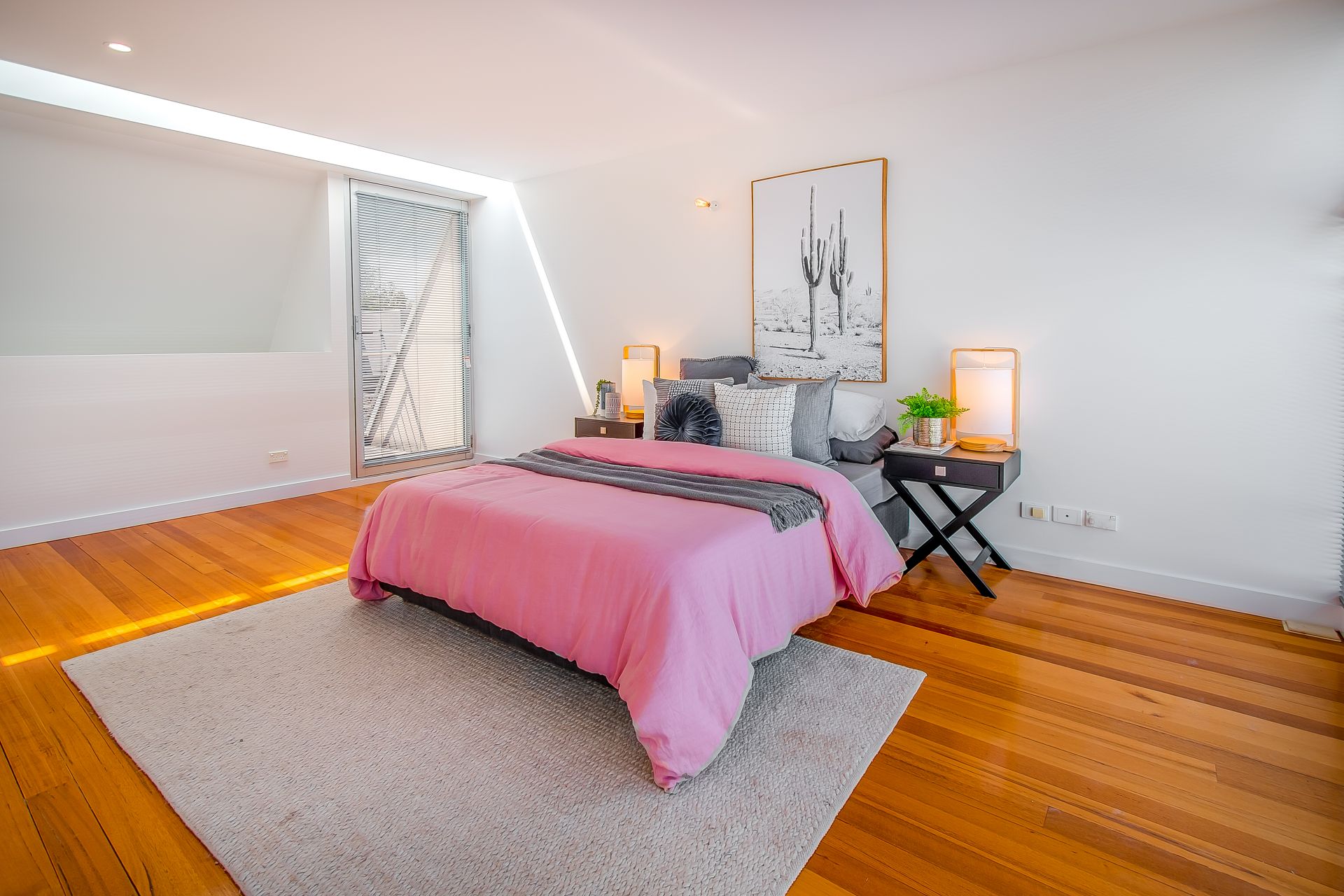 A Carefree Slice of Cosmopolitan Living