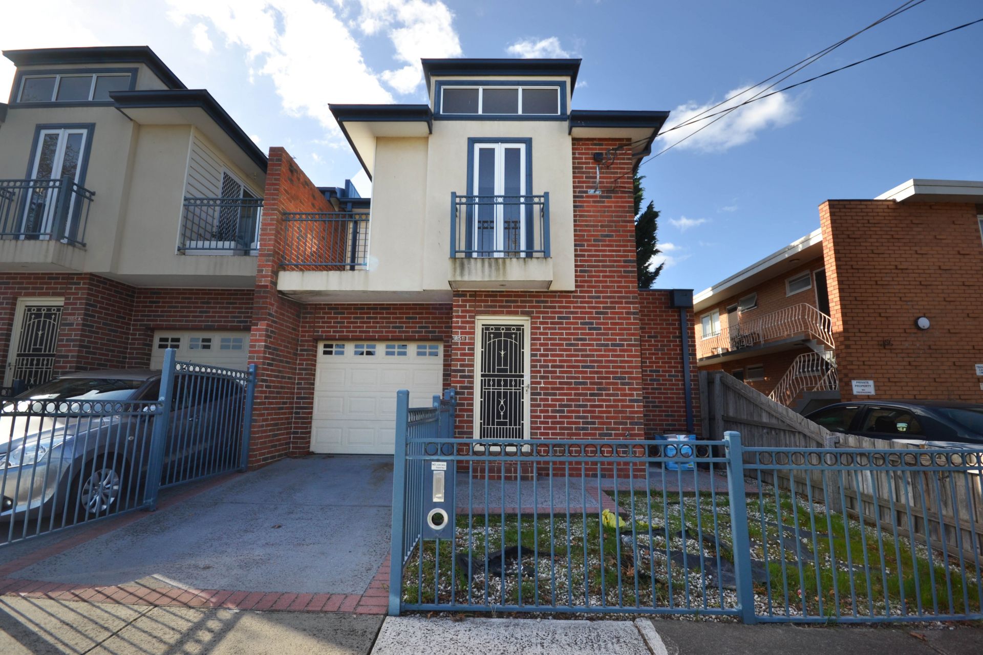 TOP TOWNHOUSE IN TRENDY THORNBURY